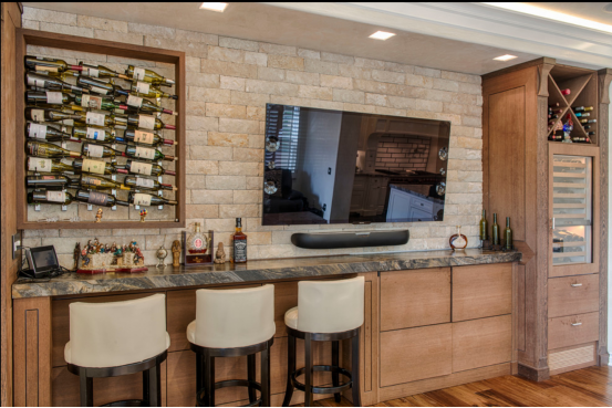 私人酒窖中的吧臺設計