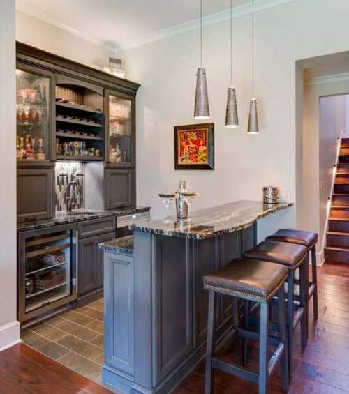 私人酒窖中的吧臺設計